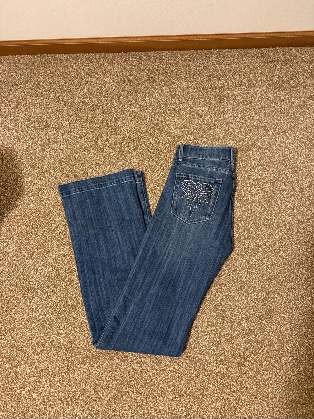 Women’s Medium wash trouser Jeans with Embroidered Back Pocket